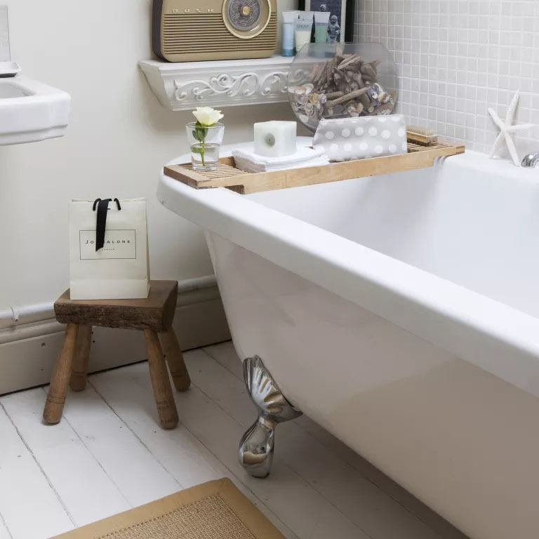 Banheiro pequeno: 10 ideias para renovar sem gastar muito