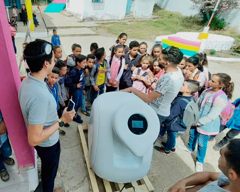 maquina-sol-agua4 Máquina que produz água a partir de energia solar.