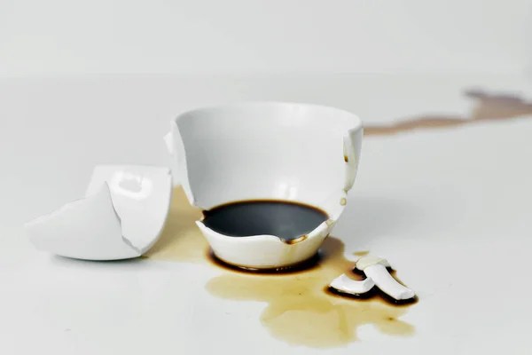 Xícara de café quebrada