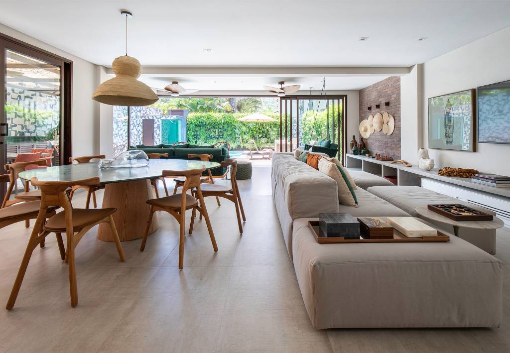 Sala de estar, home theater e sala de jantar