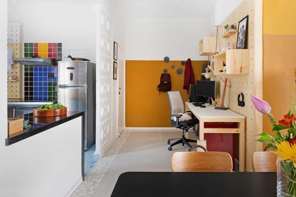 Home office, cozinha e sala integradas