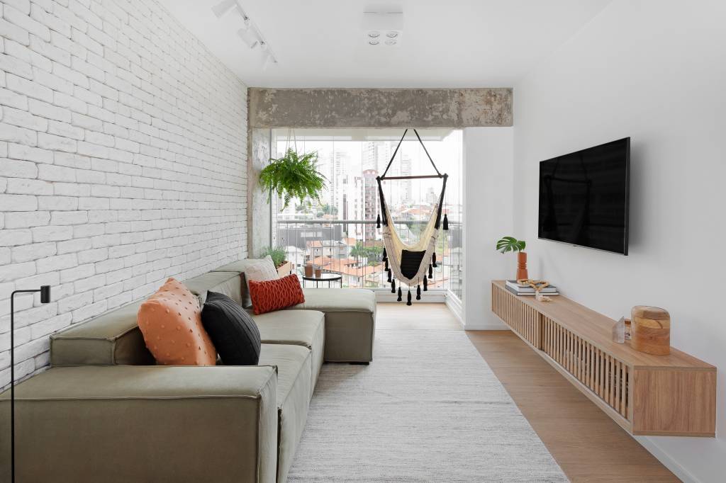 ape-68m-estilo-contemporaneo-toques-rusticos-degrade-arquitetura-Foto Julia Ribeiro-03-sala-tv ape-68m-estilo-contemporaneo-toques-rusticos-degrade-arquitetura-Foto Julia Ribeiro-03-sala-tv
