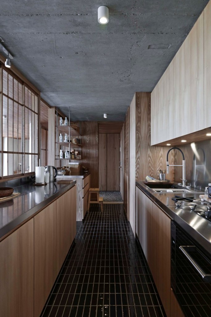 11-10-cozinhas-com-metal-em-destaque Cozinha com metal em destaque