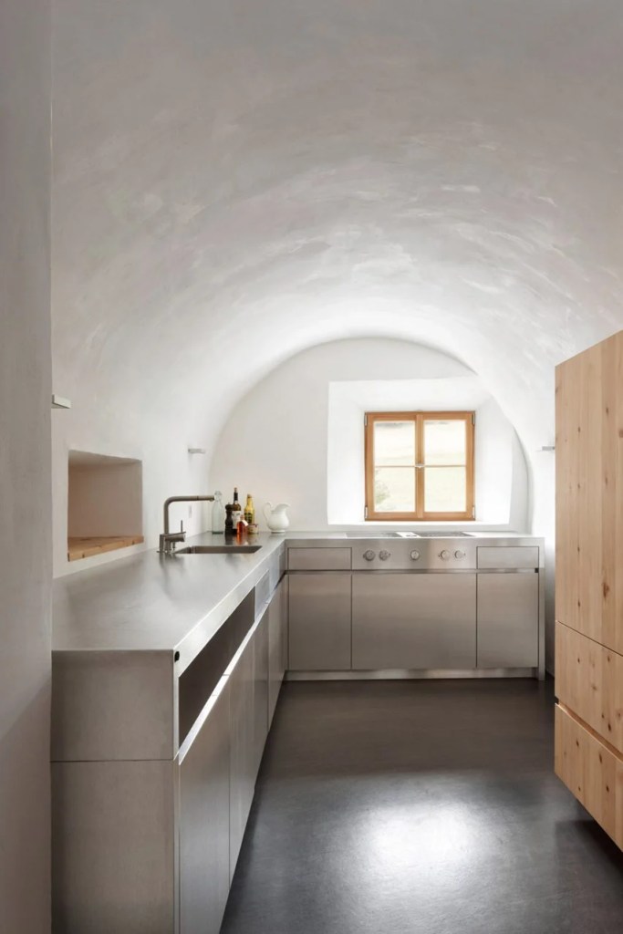 3-10-cozinhas-com-metal-em-destaque Cozinha com metal em destaque