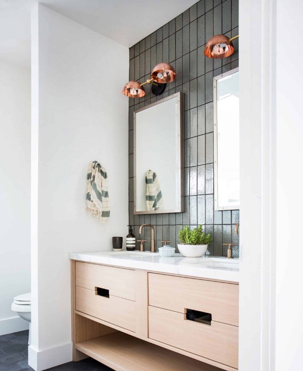 40 inspirações de decorações elegantes com azulejos DigsDigs Banheiro com backsplash em ladrilhos.