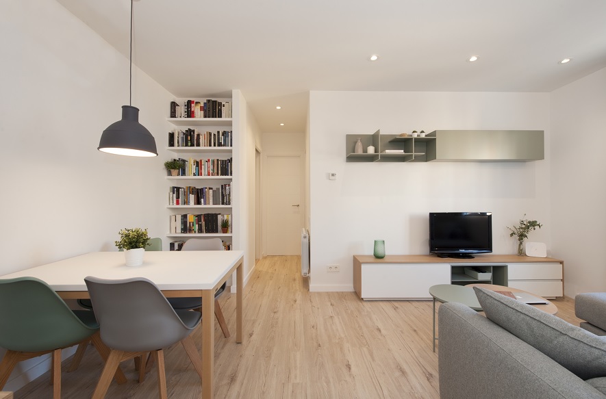 Sala de estar integrada com jantar minimalista