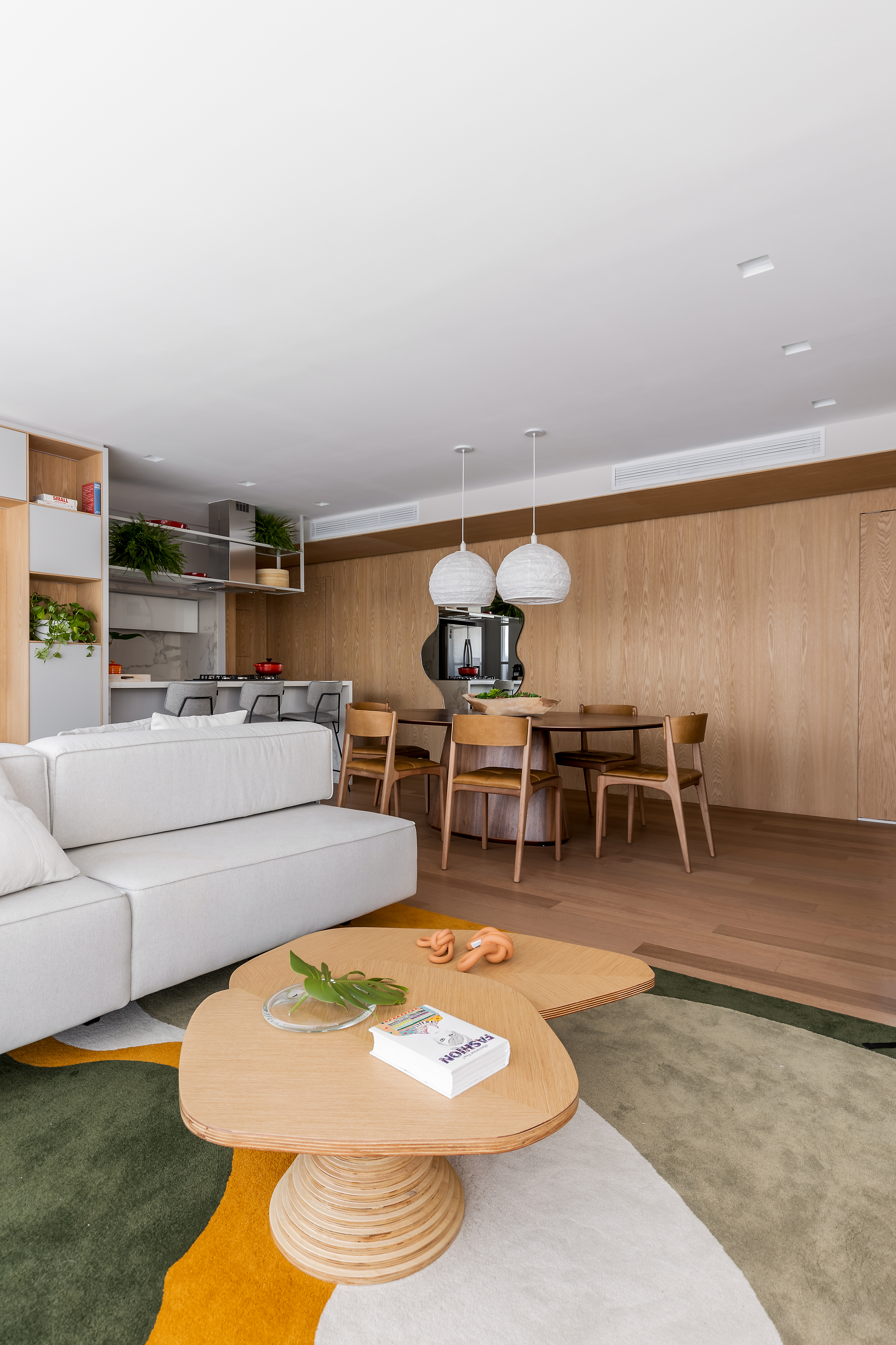 Sala de estar, jantar e cozinha integradas