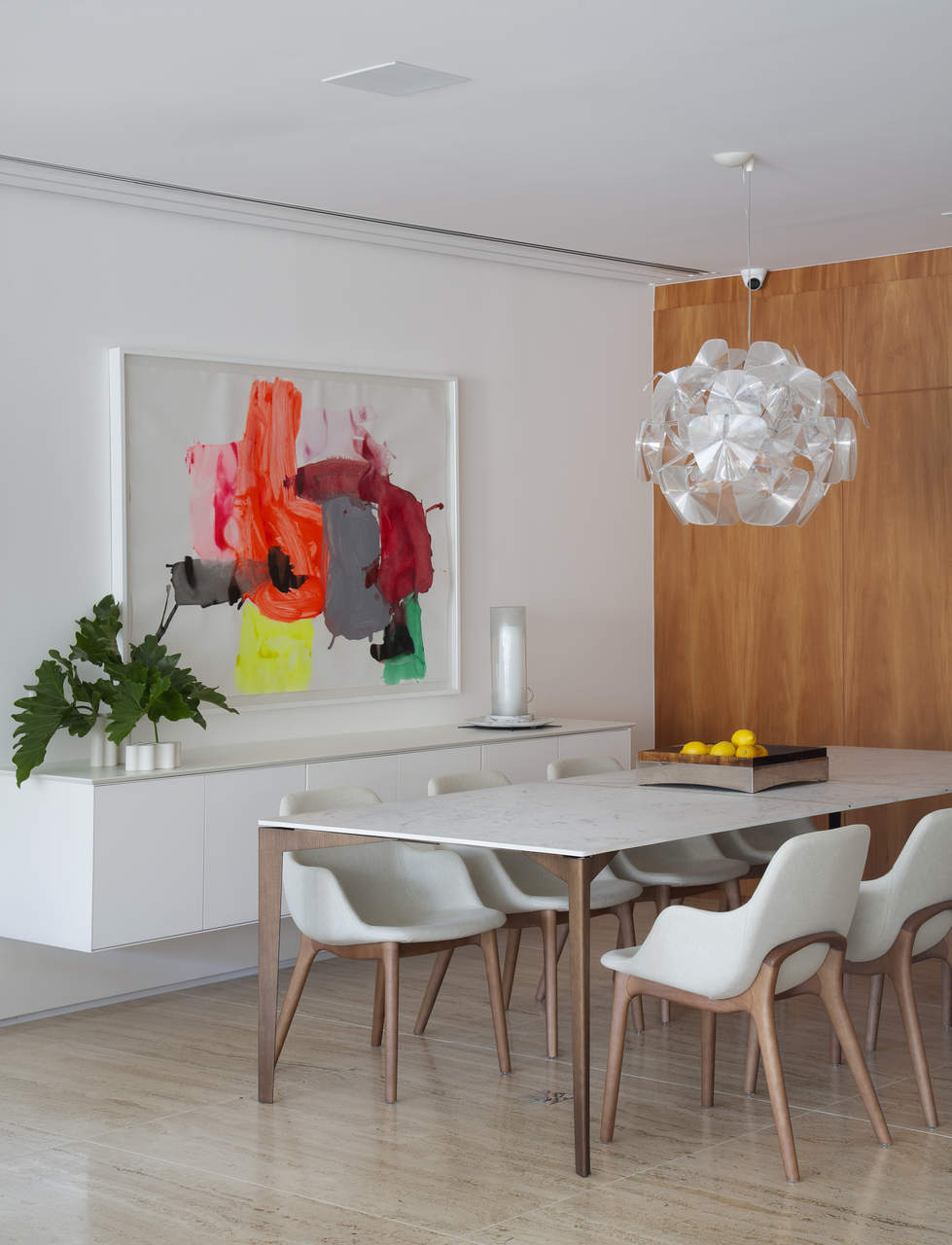 Apartamento de 268 m² em Ipanema ganha décor prático e elegante