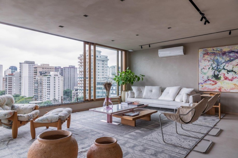Triplex de 500 m² tem cara de casa e vista privilegiada de São Paulo
