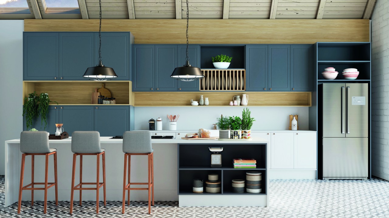 Cozinha com piso de ladrilhos e marcenaria azul