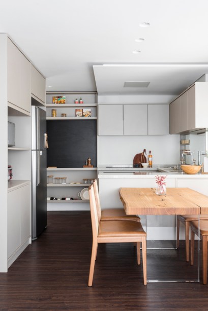 Dois estúdios unidos criam este apartamento de 64 m² em São Paulo