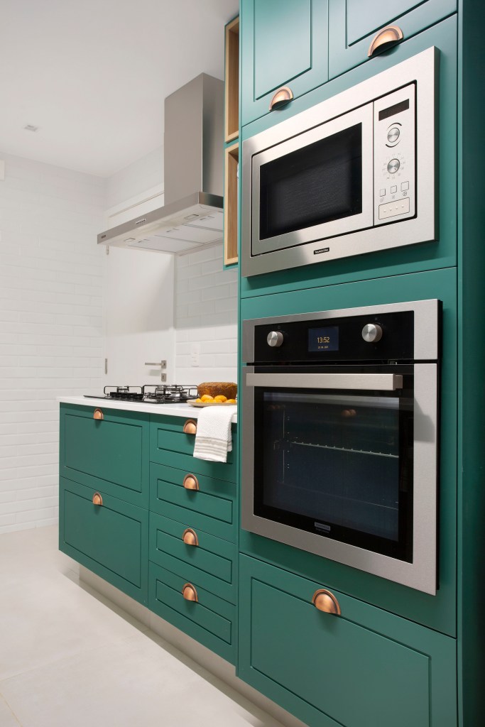 Cozinha com marcenaria verde