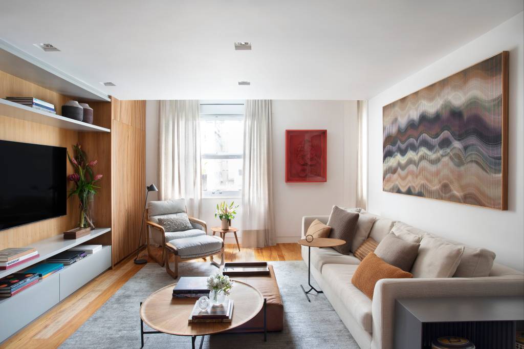 Reforma em apê de 225m² cria layout mais funcional para casal de moradores