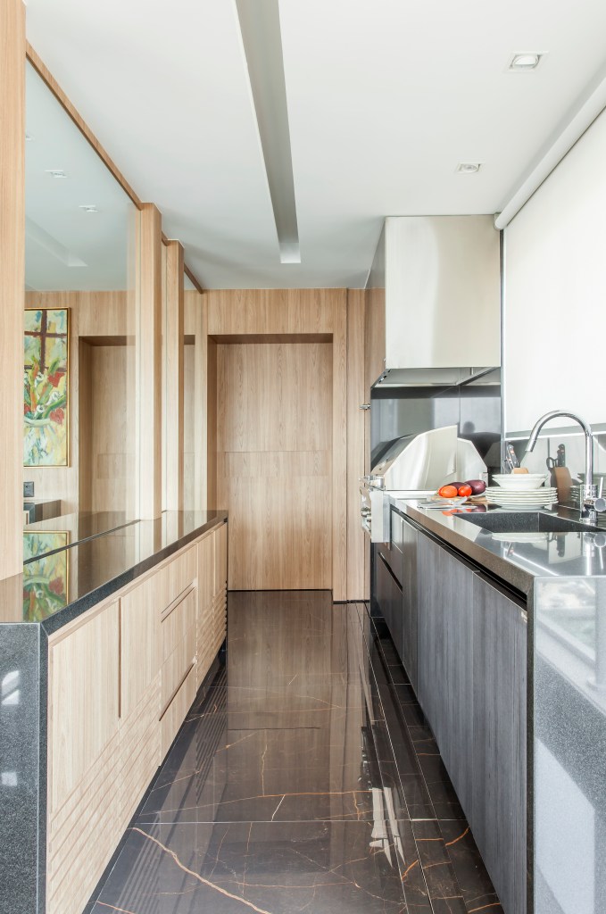 Cozinha; parede de madeira