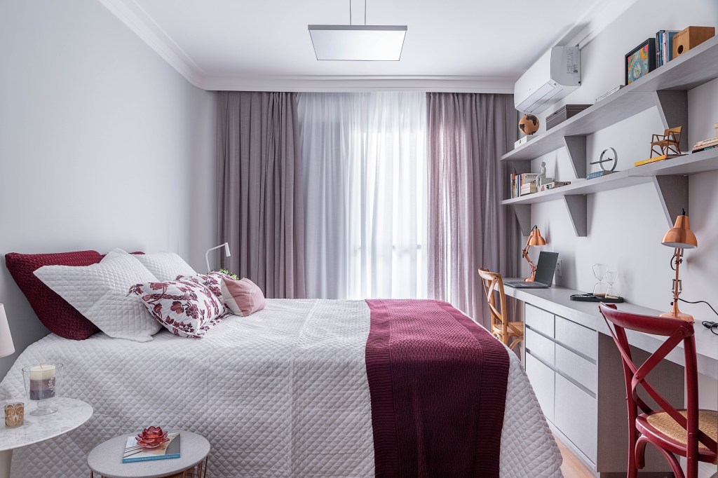 ape apartamento flat carina dal fabbro quarto casal cama armario cortina mesa