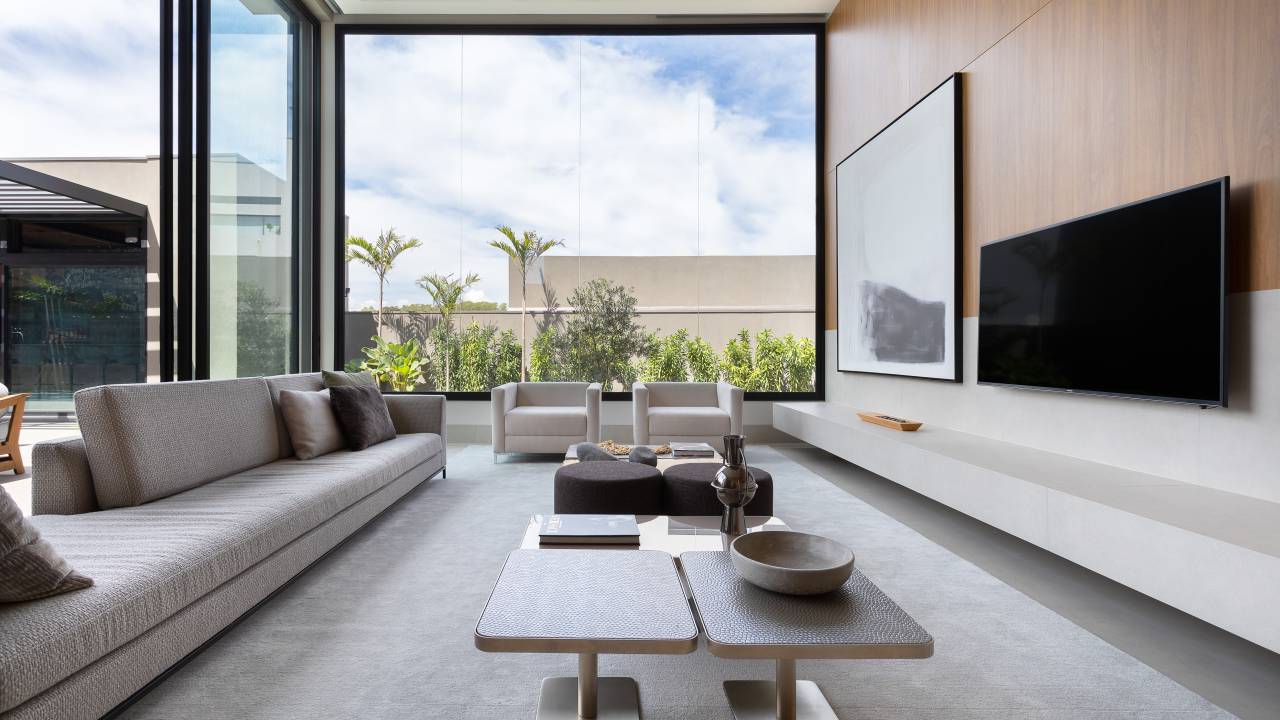 Casa 573 m² vista natureza Artemis Fontana sala sofa tapete