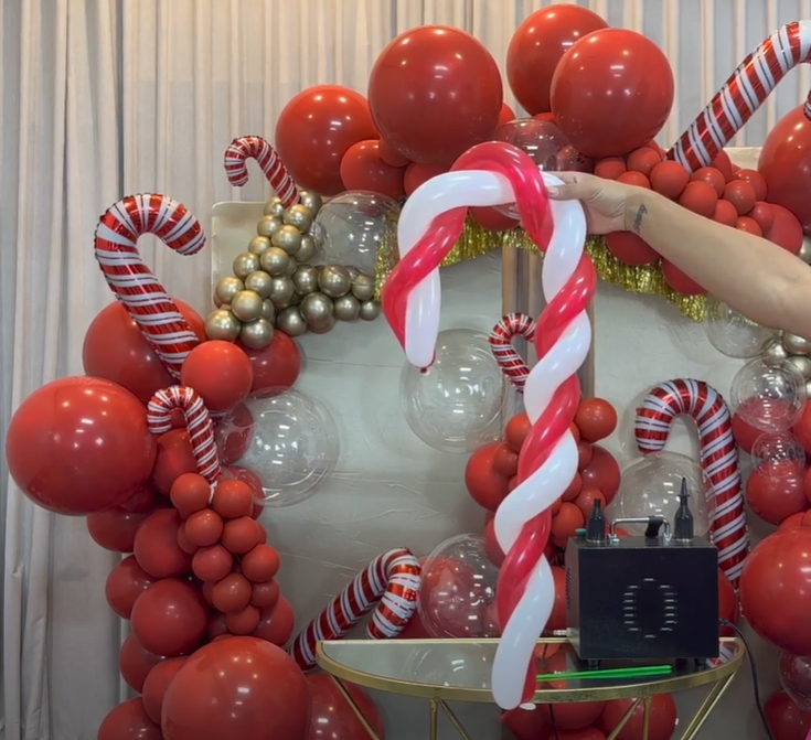 Decoração de Natal com balões: faça uma candy cane em 3 passos rápidos |  