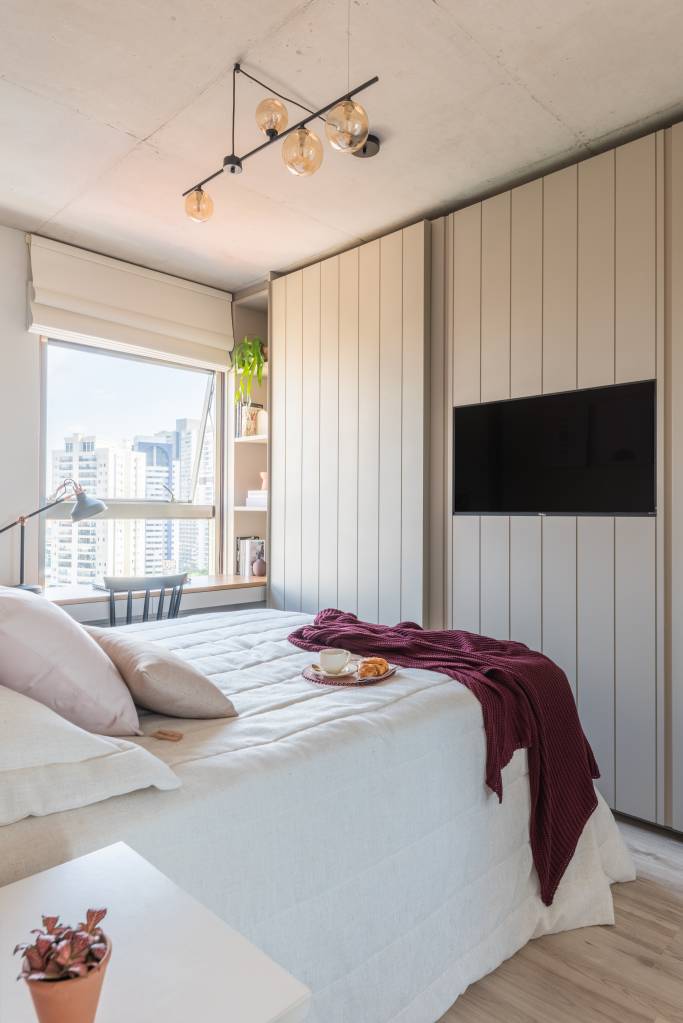 Lambri; revestimento; quarto; painel; tv