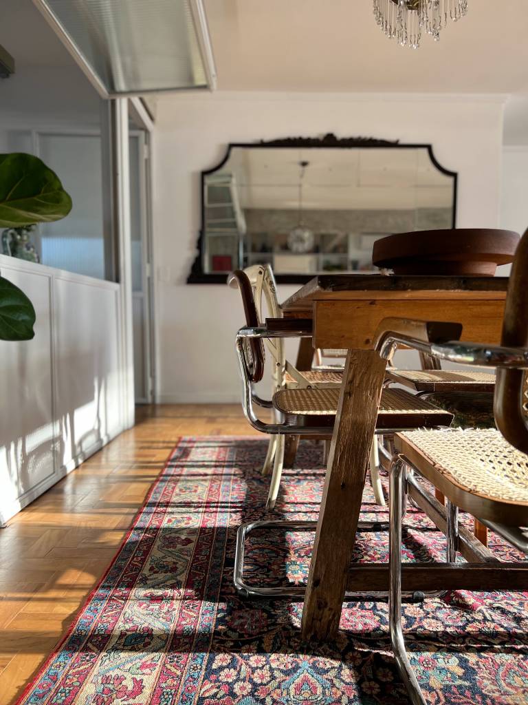 Móveis vintage; móveis garipados; móveis de segunda mão; decoração vintage; sala de jantar; espelho