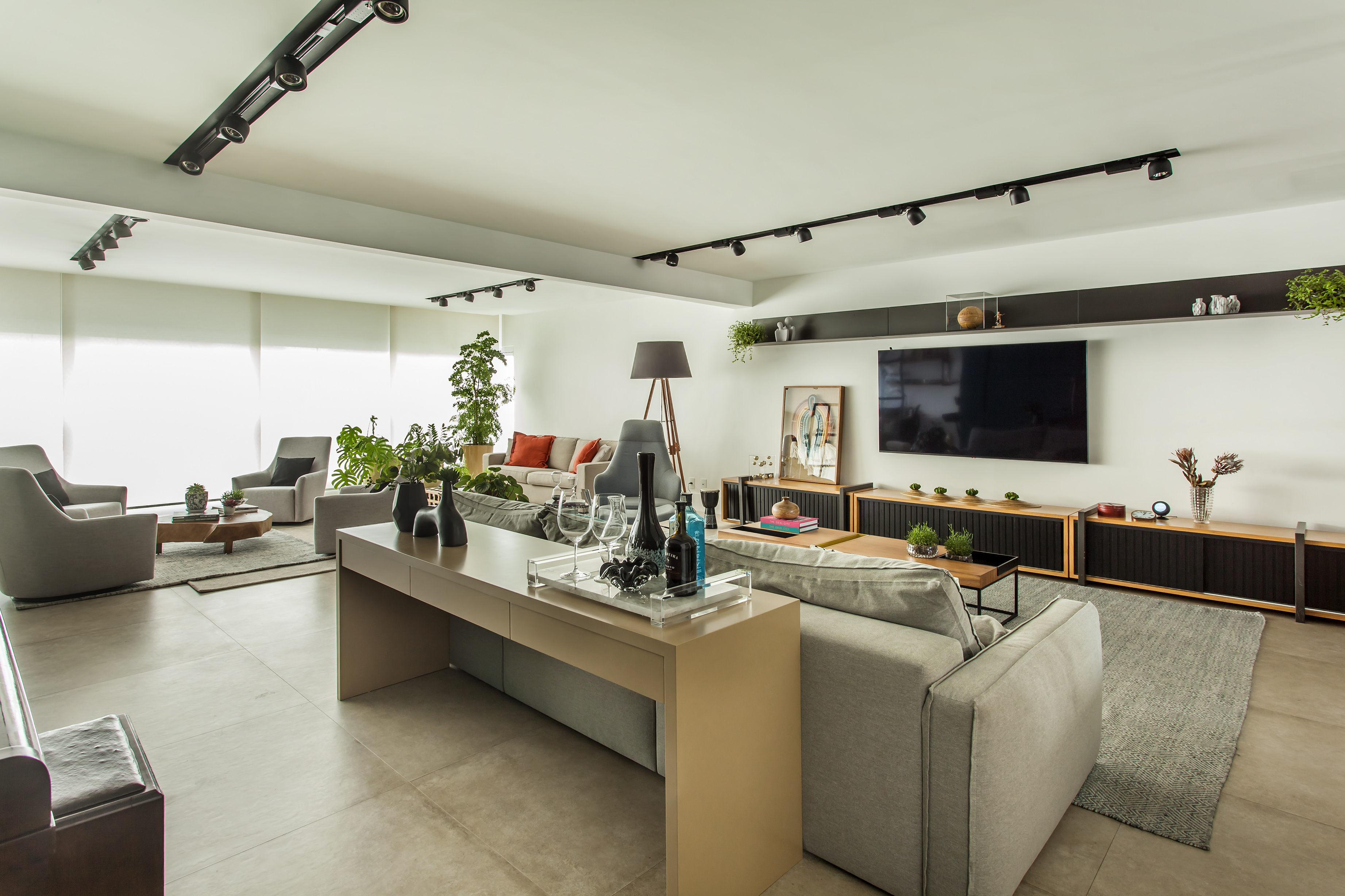 Apê de 275 m² ganha décor moderno e aconchegante com toques industriais