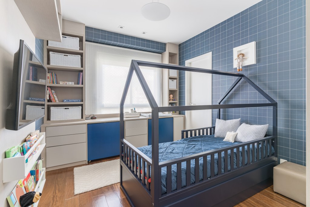 Apartamento integrado marcenaria Karen Pisacane quarto bebe azul marcenaria armario berco