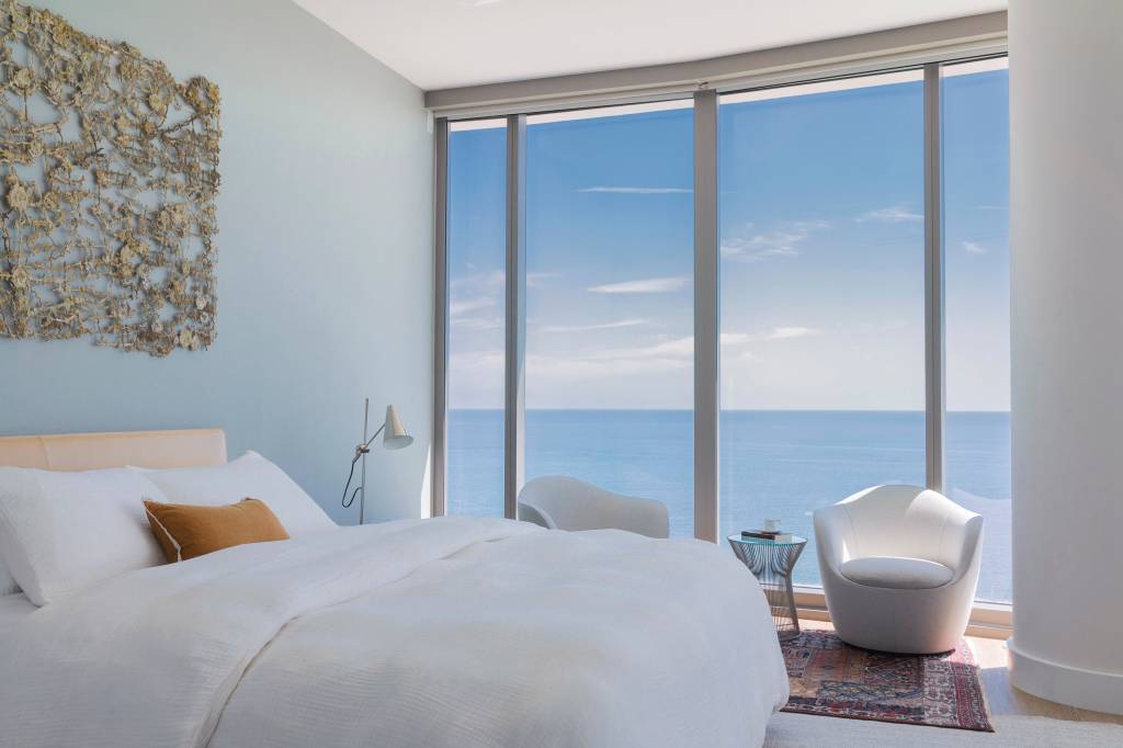 ape-260m-vista-deslumbrante-estilo-contemporaneo-casual-daniela-saliba-fotos-denilson-machado-19-quarto Quarto; quarto com vista para o mar;