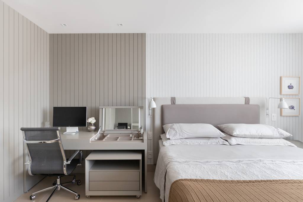 ape-de-140-m²-ganha-decor-contemporaneo-com-marcenaria-e-gesso-quarto-casal-julia-totoli-(3) Apê 140 m² Primo Arquitetura quarto casal cama armario