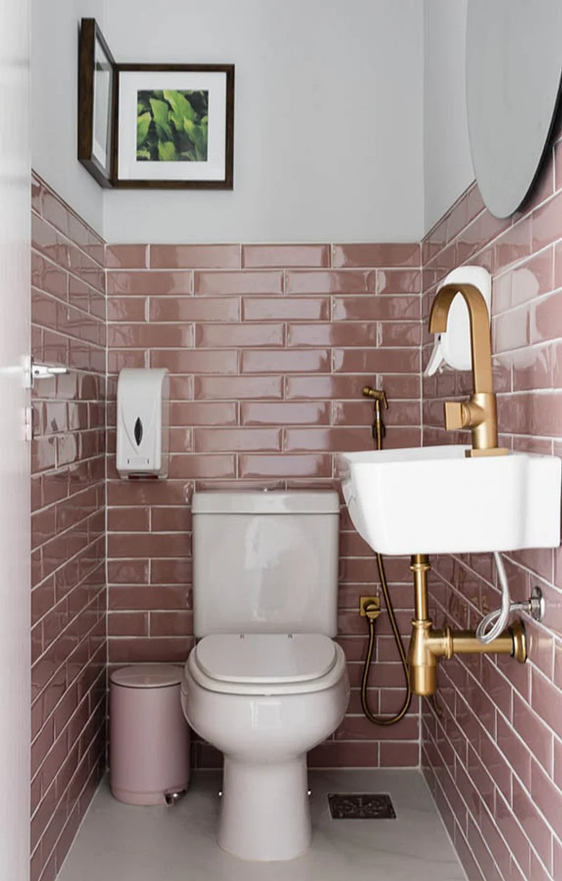 Banheiro; lavabo; subway tiles; meia parede; azulejo rosa