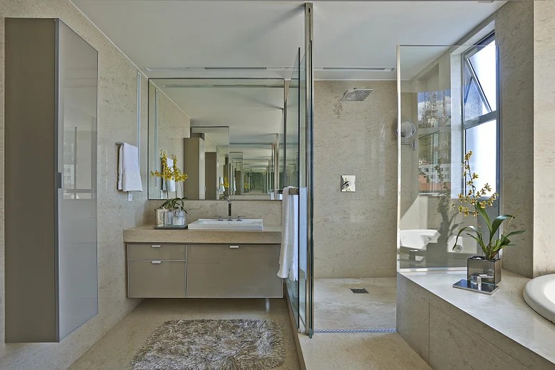 Banheiro; box de vidro; espelho; banheiro;