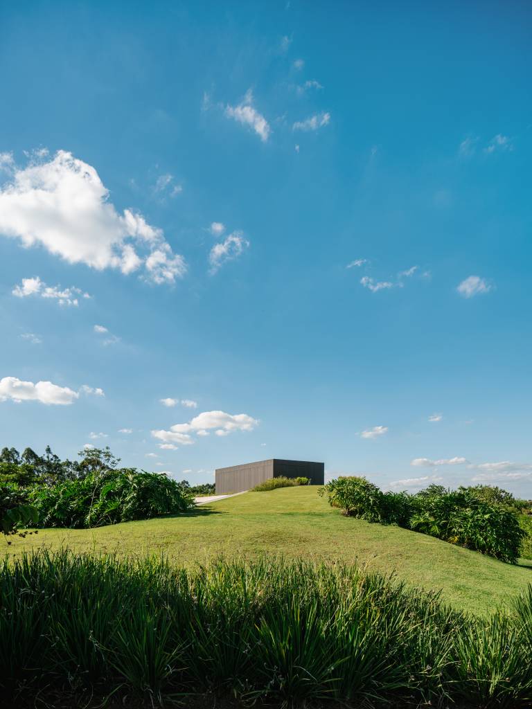 Casa de fazenda; jardim;