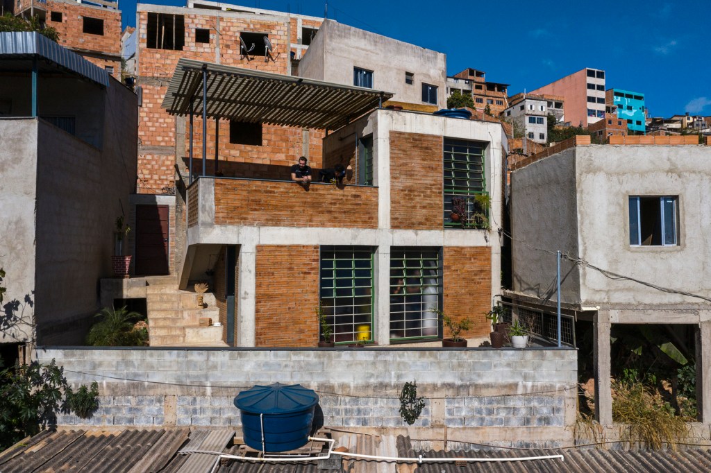 Casa no Pomar do Cafezal, em Belo Horizonte. Vista externa da fachada.