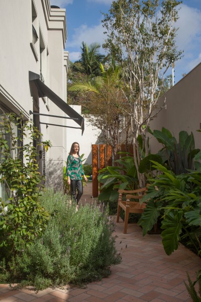Natureza próxima: casa tem quarto e home office voltados para o jardim