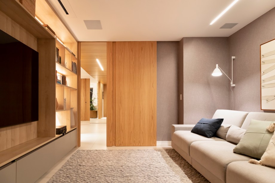 Cobertura dúplex de 400m² é contemporânea, cozy e elegante