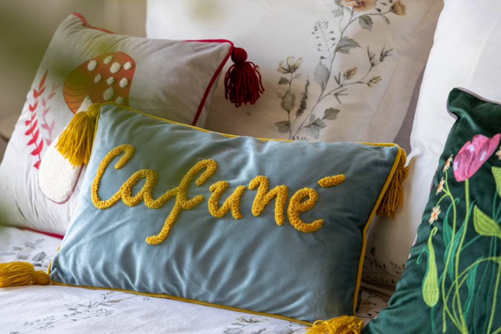 Carla Pernambuco assina coleção lúdica de homeware para a Westwing