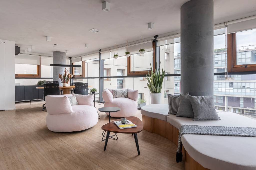 escritório instagramável Steal the Look Ana Rozenblit sala sofa mesa cadeira madeira sofa