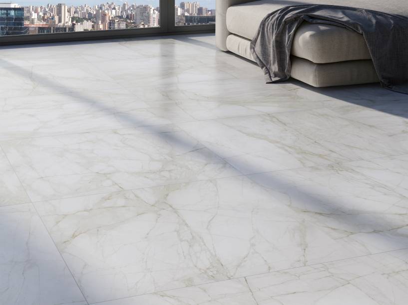 Marmo Real (90 x 90 cm): inspirada no clássico mármore italiano Calacata Oro, a Série Marmo Real reproduz com fidelidade a pedra natural. Os veios cinzas e rajados levemente dourados sobre o fundo off-white conferem uma grande potência visual.