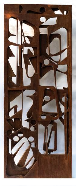 André Paoliello e Ricardo van Steen separaram quase uma tonelada de restos de recortes de mobília e montaram, ao longo de várias sessões, três composições que agora são apresentadas na SP-Arte. As peças se situam entre o mobiliário e o escultórico, ganhando formas de porta, de janela, elemento vazado ou de escultura, mas todas podem ser dispostas contra a parede como obras. André Paoliello e Ricardo van Steen separaram quase uma tonelada de restos de recortes de mobília e montaram, ao longo de várias sessões, três composições que agora são apresentadas na SP-Arte. As peças se situam entre o mobiliário e o escultórico, ganhando formas de porta, de janela, elemento vazado ou de escultura, mas todas podem ser dispostas contra a parede como obras.