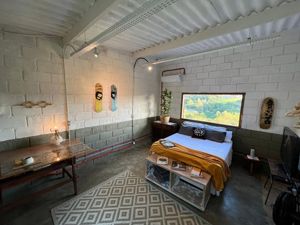 Airbnb: conheça as 6 acomodações perto da natureza mais desejadas no Brasil. Na foto. Barraco Chique - Refúgio Criativo, em Mairinque (SP)
