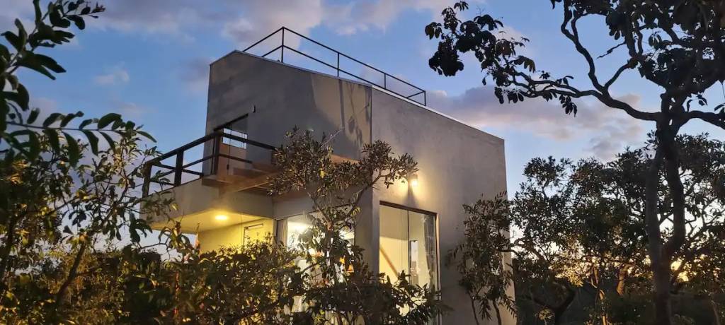airbnb-chale-observatório Airbnb: conheça as 6 acomodações perto da natureza mais desejadas no Brasil. Na foto. Chalé Observatório, no Alto Paraíso de Goiás (GO).