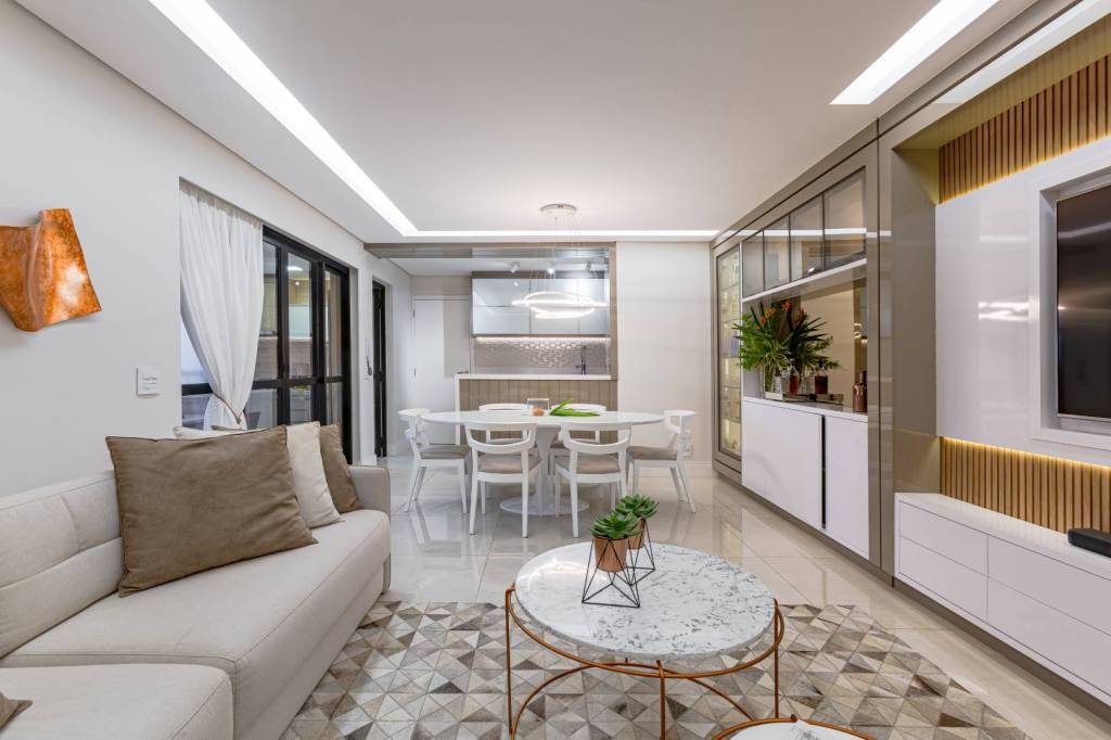 apartamento-118-m2-canto-alemao-varanda-receber-amigos-mokai-arquitetura-credito-lucas-covolam-sala (15) Apartamento 118 m2 varanda gourmet receber os amigos Mokai Arquitetura decoração sala estar jantar tapete tv sofa