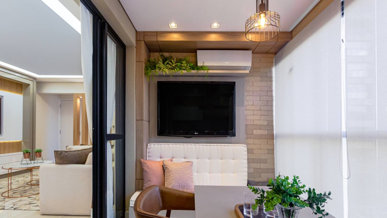 Apartamento 118 m2 varanda gourmet receber os amigos Mokai Arquitetura decoração mesa tv sofa cadeira