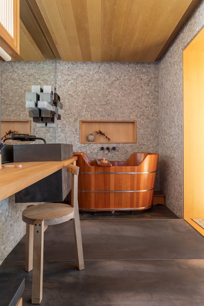 Apartamento 140 m2 inspirado arquitetura japonesa Terra Capobianco decoração madeira closet tatami ofuro