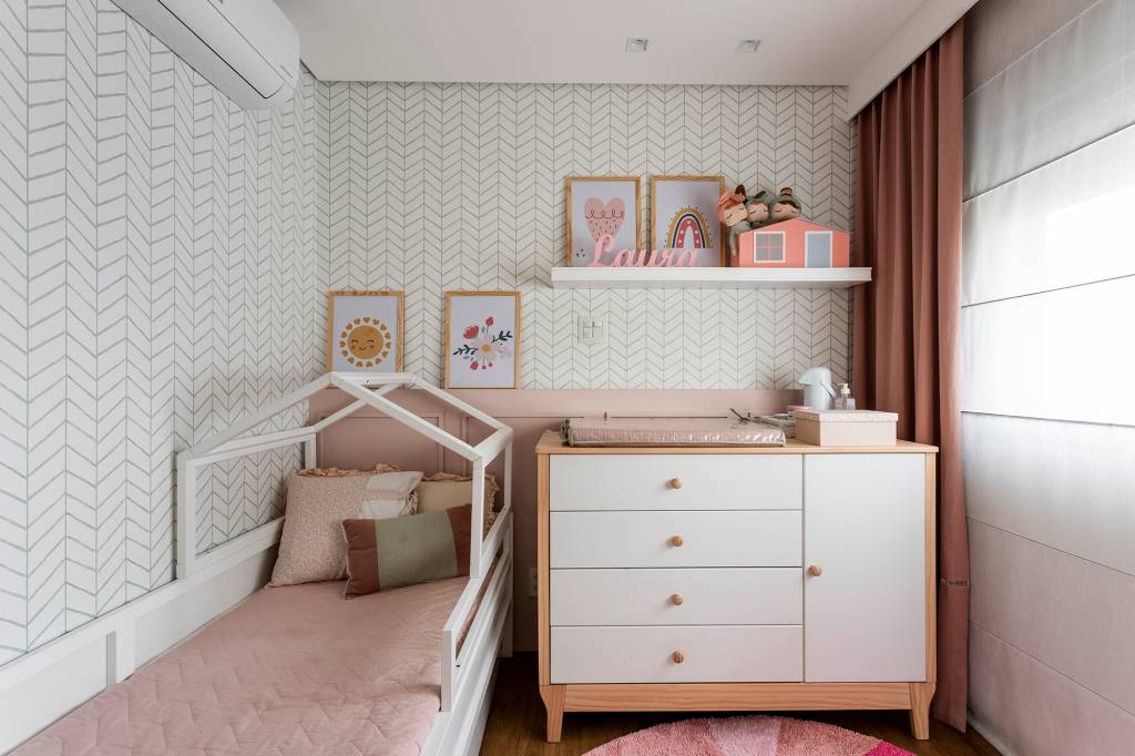 Apê 230 m2 home office escondido espaço especial pets MRC arq.design decoração quarto infantil cama tapete luminaria fraldario