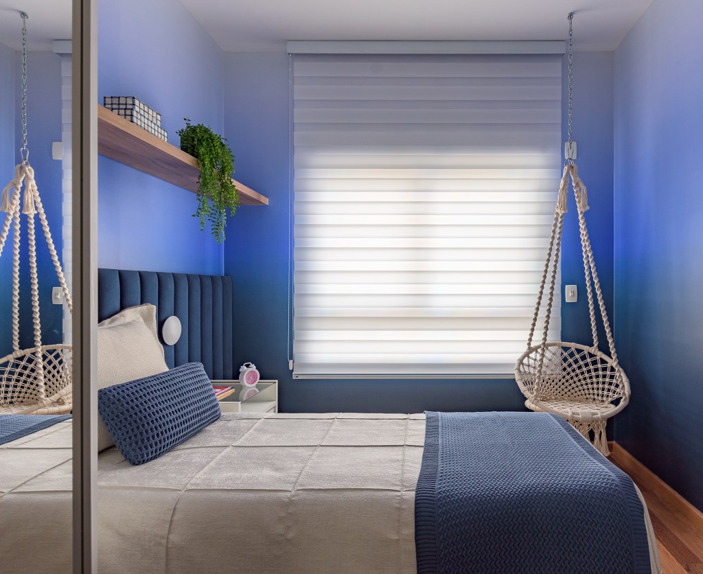 Apartamento 300 m2 pórticos setorizar social vista Ibirapuera Angelina Bunselmeyer decoração quarto infantil cama azul poltrona suspensa