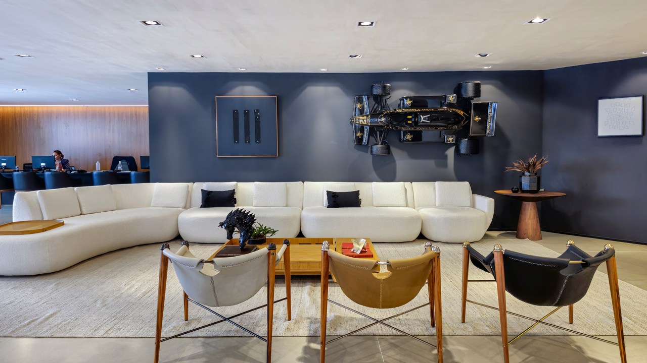 Mostra CasaShopping 70 ambientes 100 profissionais Studio Lucca Sierra decoração sofa tapete sala estar carro