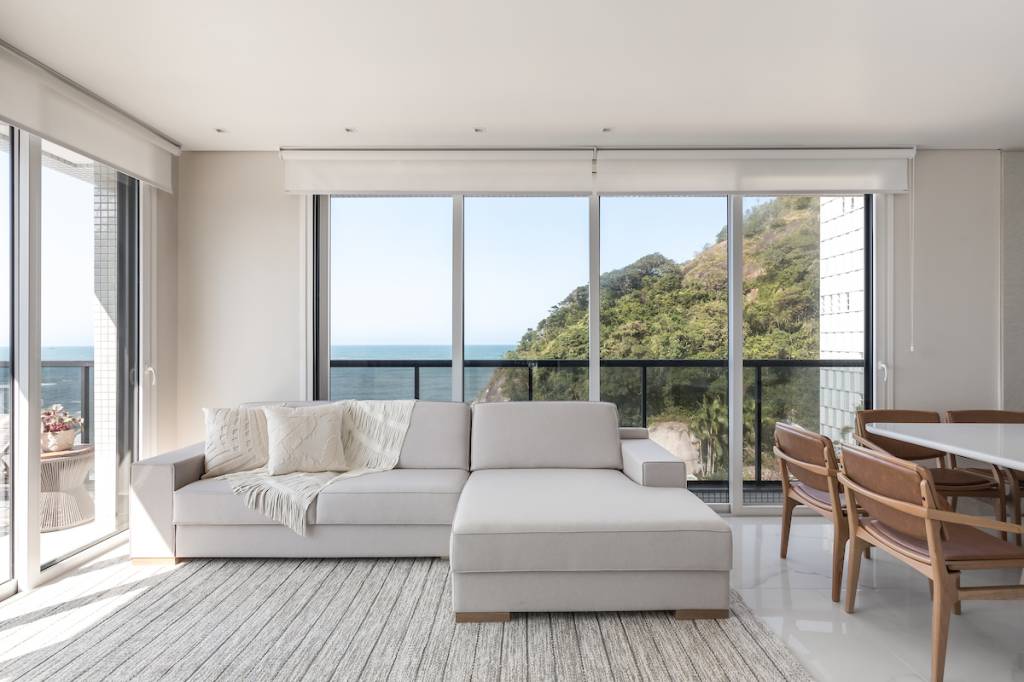 Visual clean e porcelanato com diversas texturas marcam cobertura de 220m²