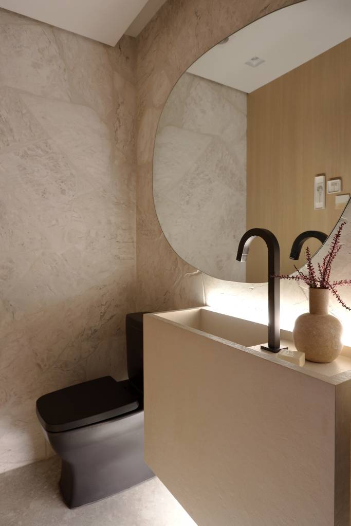 wabi-sabi-norteia-decor-apartamento-126-m2-barbara-dundes-credito-marco-antonio-lavabo(35) Wabi-sabi décor apartamento 126 m² Barbara Dundes decoração ape cores neutras banheiro lavabo espelho iluminação