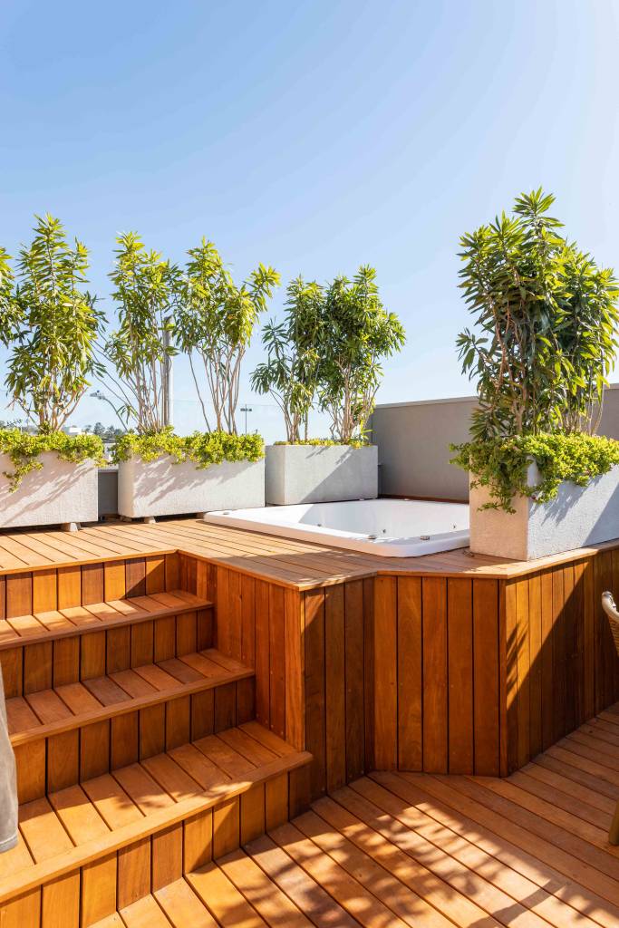 casa-502-m2-arquitetura-clean-atemporal-casalli-arquitetura-credito-leandro-moraes-spa(19) Casa 502 m2 arquitetura clean atemporal Casalli Arquitetura decoração spa hidromssagem banheira jardim
