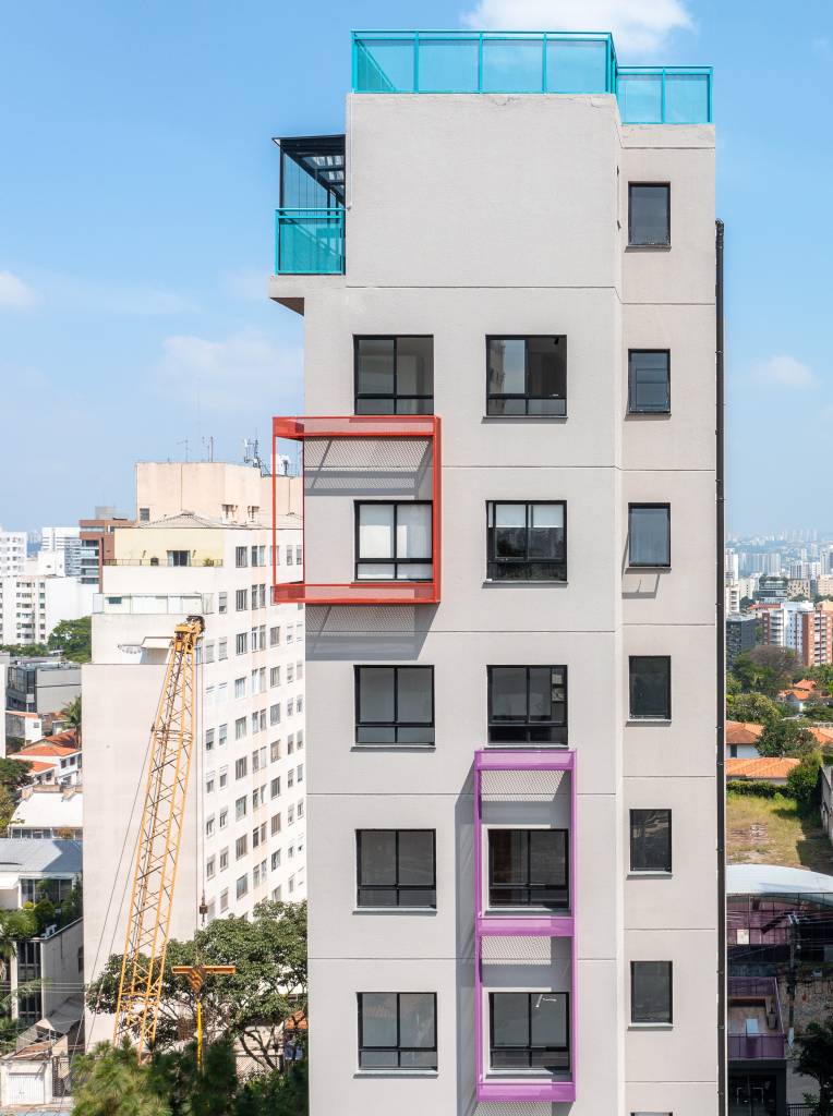 Prédio uso misto elementos metálicos coloridos cobogós fachada Ilha Arquitetura urbanismo são paulo arquitetura