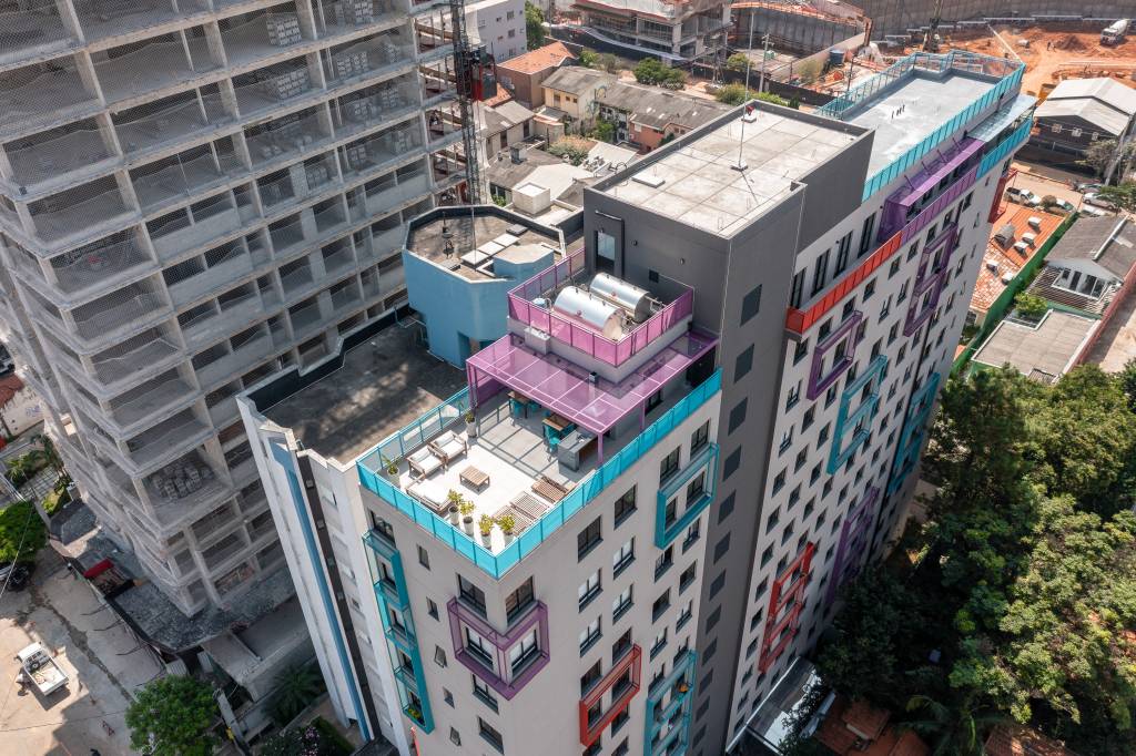 Prédio uso misto elementos metálicos coloridos cobogós fachada Ilha Arquitetura urbanismo são paulo arquitetura